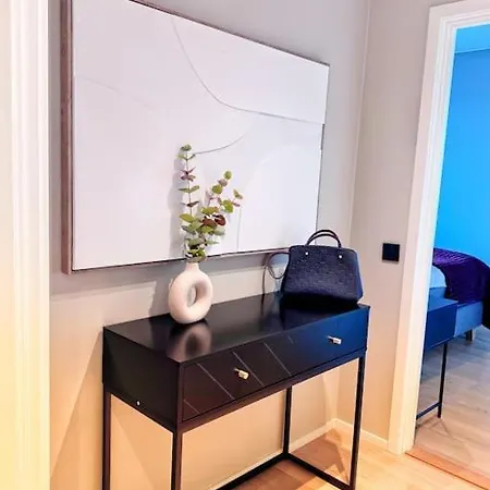 Quiet & Central 2br With High Standard And Views