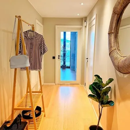Quiet & Central 2br With High Standard And Views Apartament
