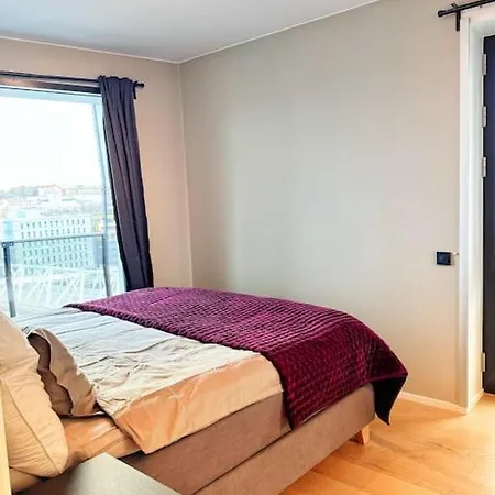 Quiet & Central 2br With High Standard And Views